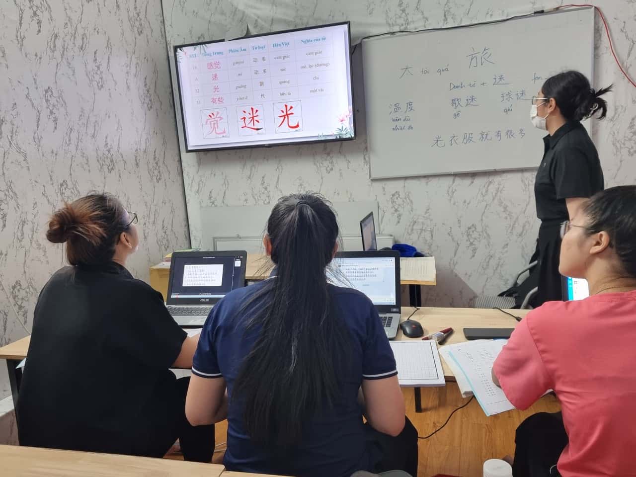 Khóa Học Tiếng Hoa Giao Tiếp Tại Dĩ An