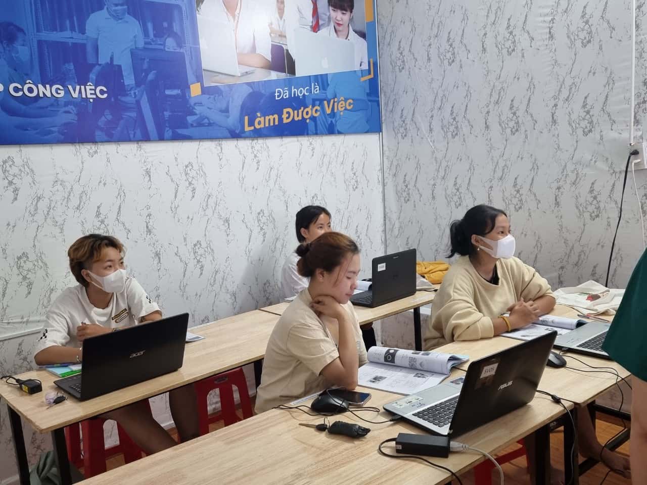 Lớp Tiếng Hoa Giao Tiếp Ở Dĩ An