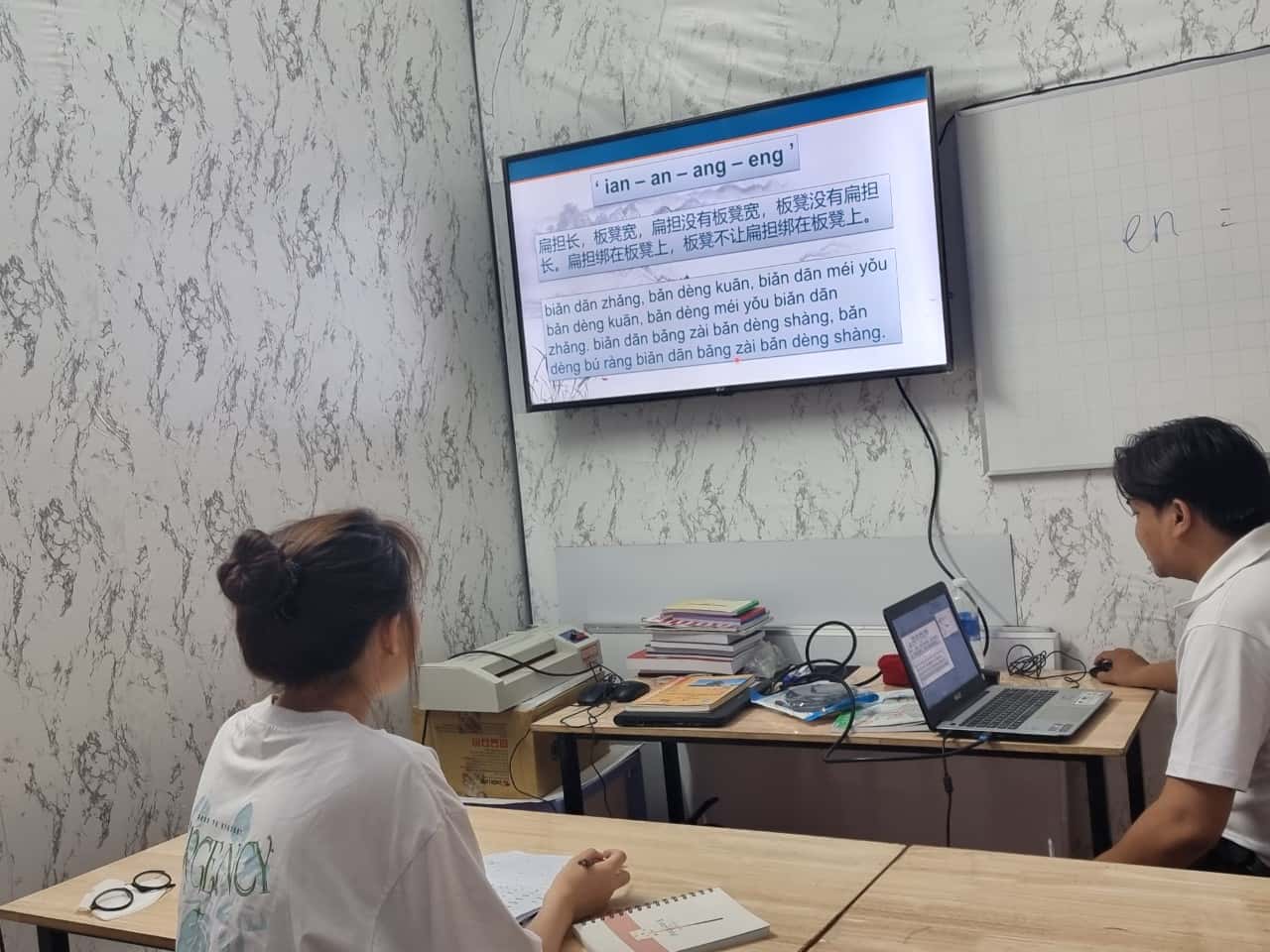 Các Yếu Tố Liên Quan đến Bảng Học Phí Học Tiếng Trung