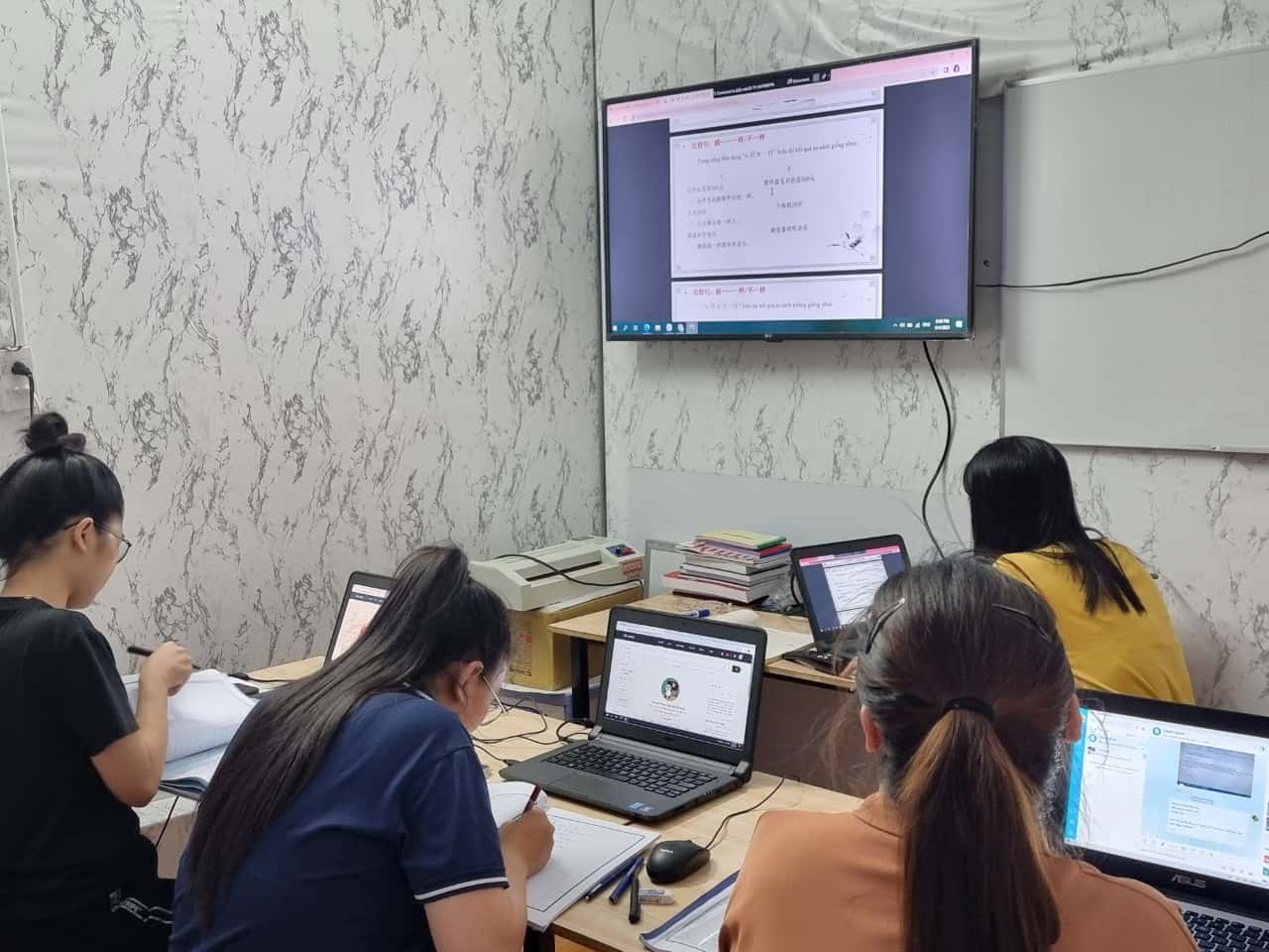 Học Tiếng Trung Cơ Bản Cho Người Mới Bắt đầu Tại Bình Dương